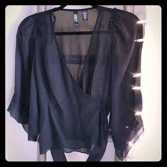 Beautiful 100% Silk Wrap Shirt With Elegant Details. - Picture 7 of 12